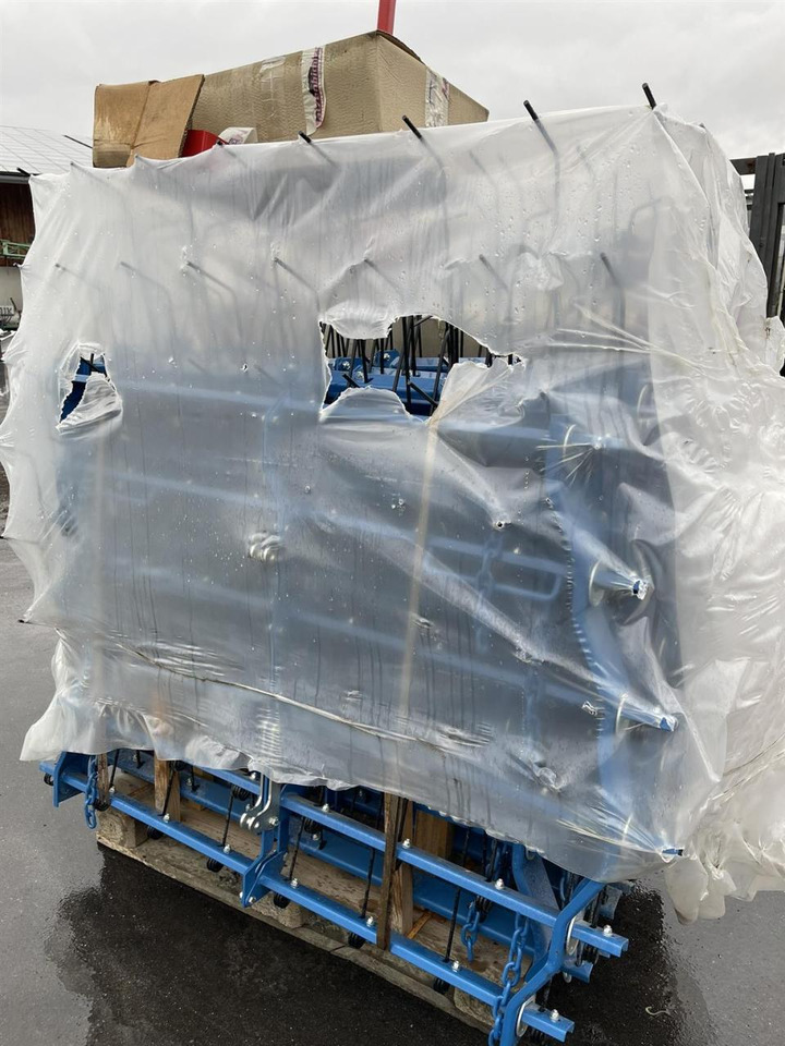 Hatzenbichler Neuwertiger Striegel, 12m, mit hydraulischer Druckverstellung, Baujahr 2023 - Grade: foto 4 Hatzenbichler Neuwertiger Striegel, 12m, mit hydraulischer Druckverstellung, Baujahr 2023 - Grade: foto 4