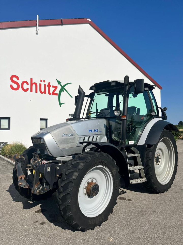 Lamborghini R6.140 DCR mit Frontzapfwelle und Frontkraftheber, Pflegeschlepper - Trator: foto 1 Lamborghini R6.140 DCR mit Frontzapfwelle und Frontkraftheber, Pflegeschlepper - Trator: foto 1