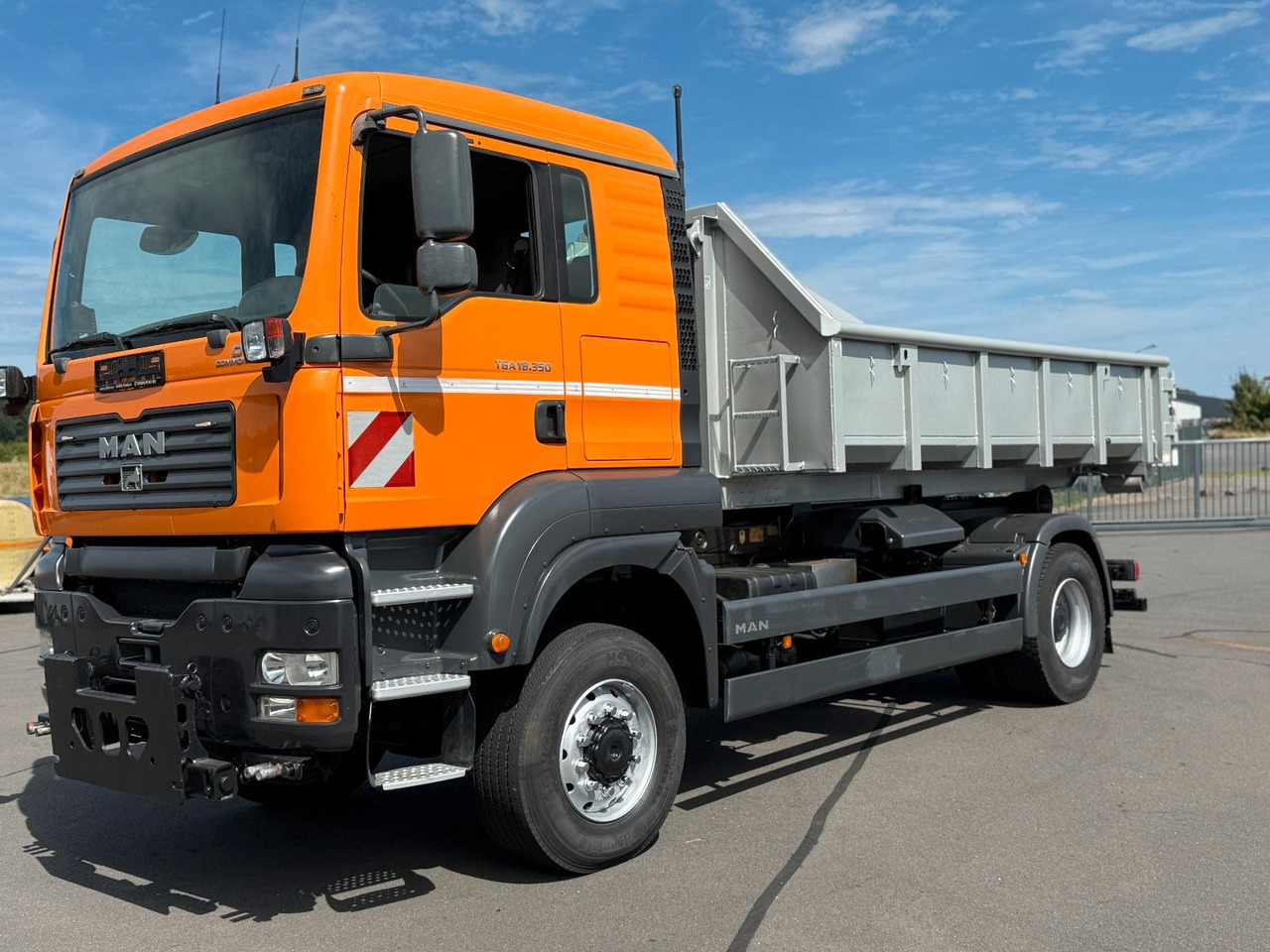 MAN TGA 18.350 4x4 Meiler Abroller RK 14.45 Winterd. - Camião polibenne: foto 1 MAN TGA 18.350 4x4 Meiler Abroller RK 14.45 Winterd. - Camião polibenne: foto 1