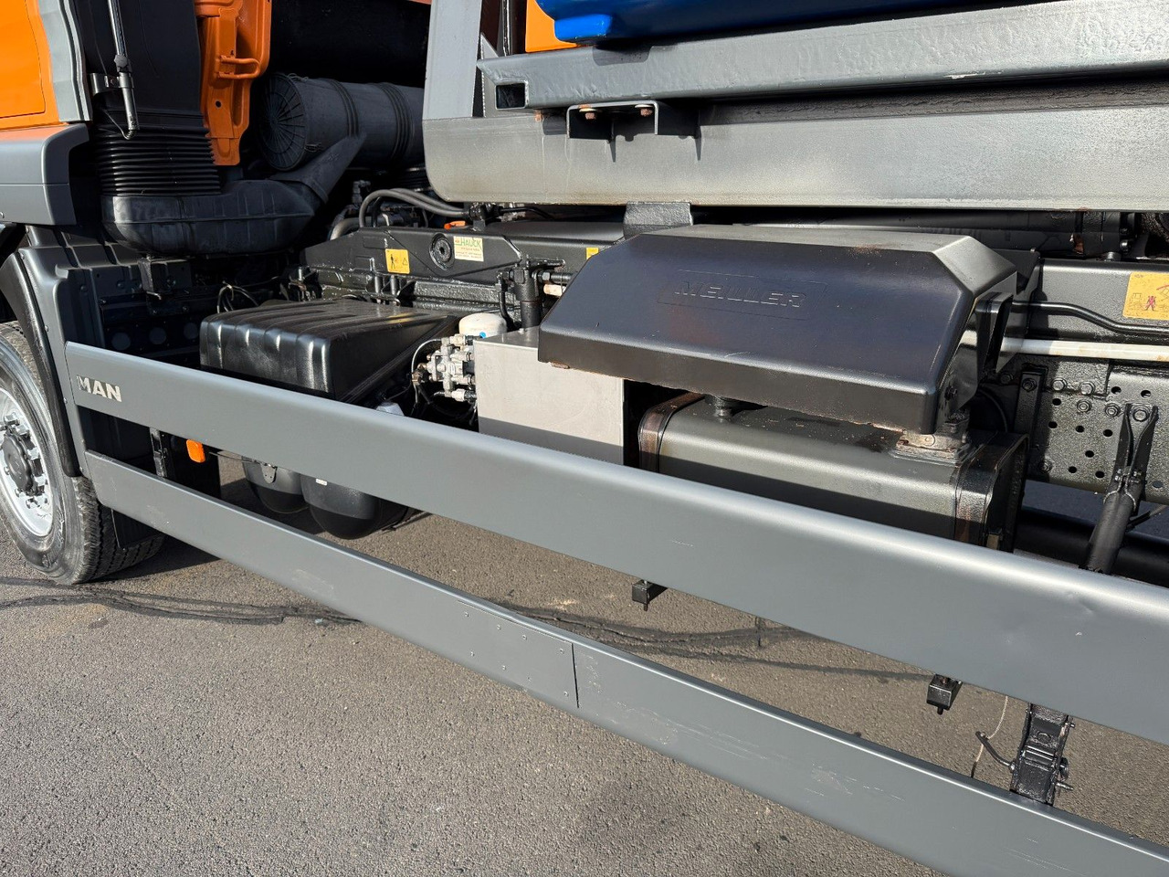 MAN TGA 18.360 4x4 Winterdienst Meiller Abroller - Camião polibenne: foto 4 MAN TGA 18.360 4x4 Winterdienst Meiller Abroller - Camião polibenne: foto 4