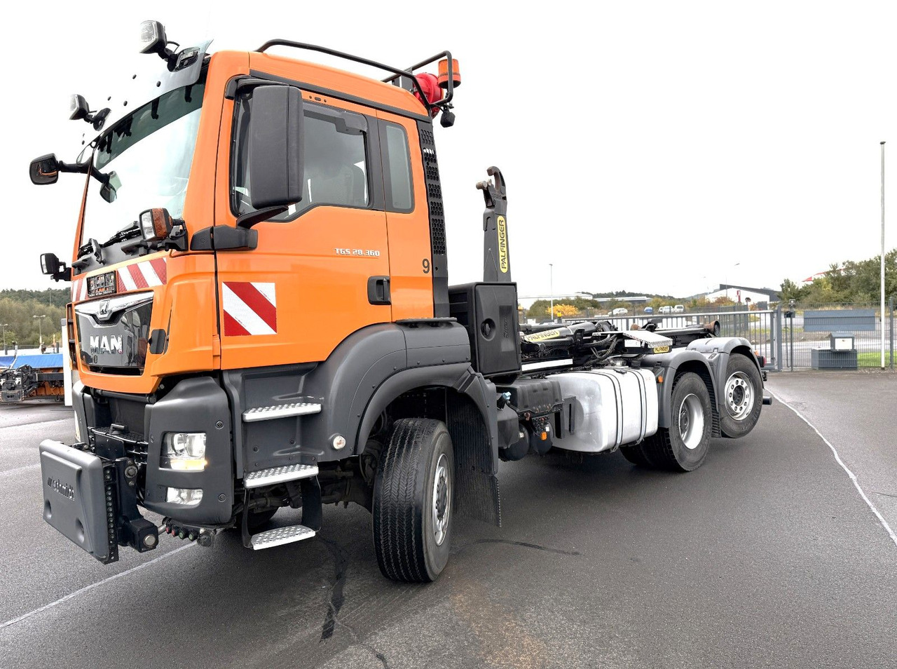 MAN TGS 28.360 6x4-4 Winterdienst Euro 6 Liftachse - Camião polibenne: foto 1 MAN TGS 28.360 6x4-4 Winterdienst Euro 6 Liftachse - Camião polibenne: foto 1