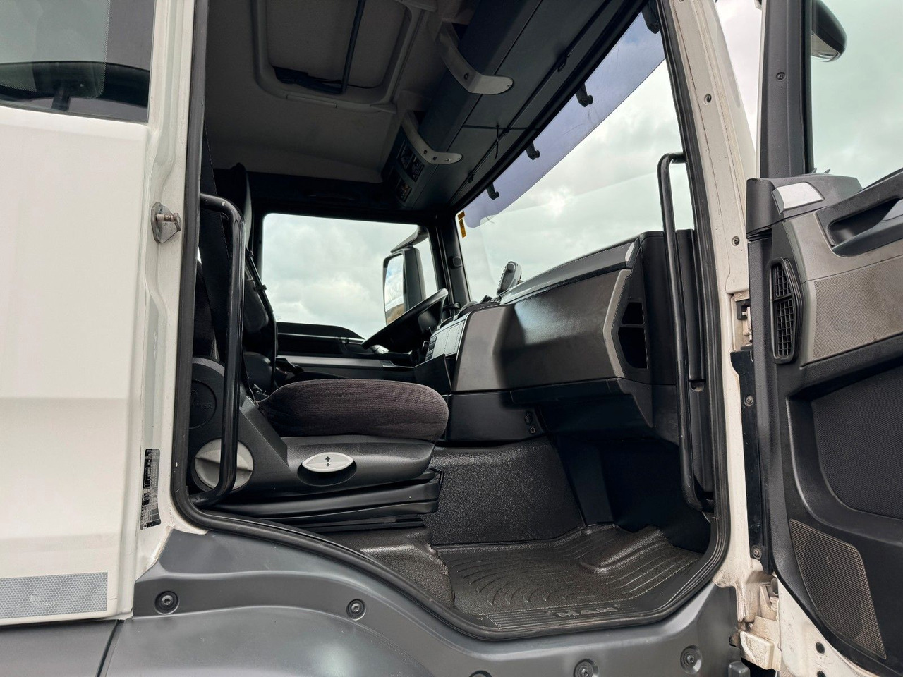 Caminhão de lixo MAN TGS 32.360 8x2 Euro 5 Faun Rotopress 525 L MAN TGS 32.360 8x2 Euro 5 Faun Rotopress 525 L: foto 11