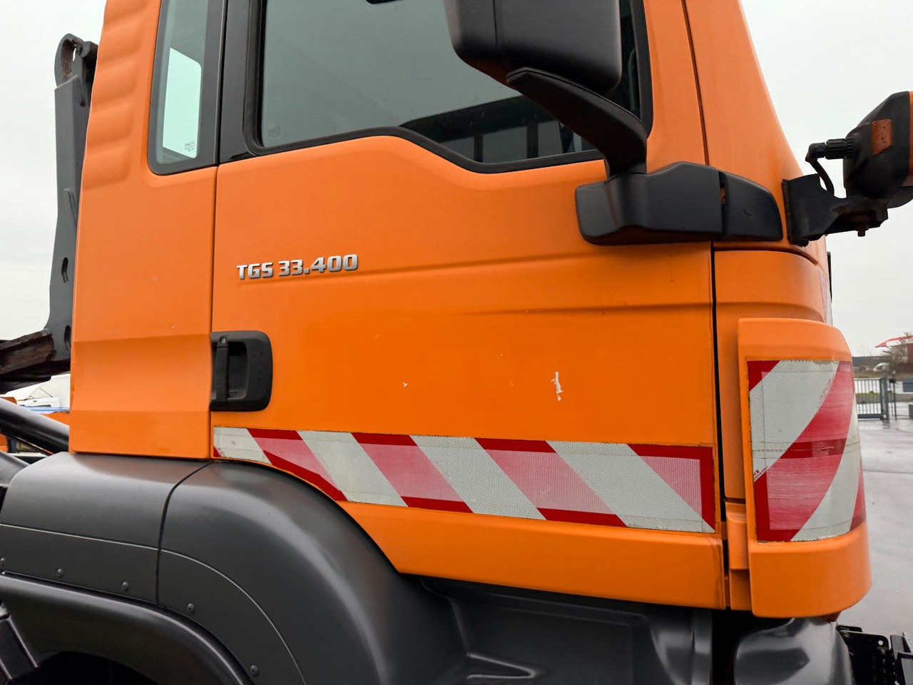 MAN TGS 33.400 6x6 Blattfederung Original 120500 km - Camião polibenne: foto 4 MAN TGS 33.400 6x6 Blattfederung Original 120500 km - Camião polibenne: foto 4