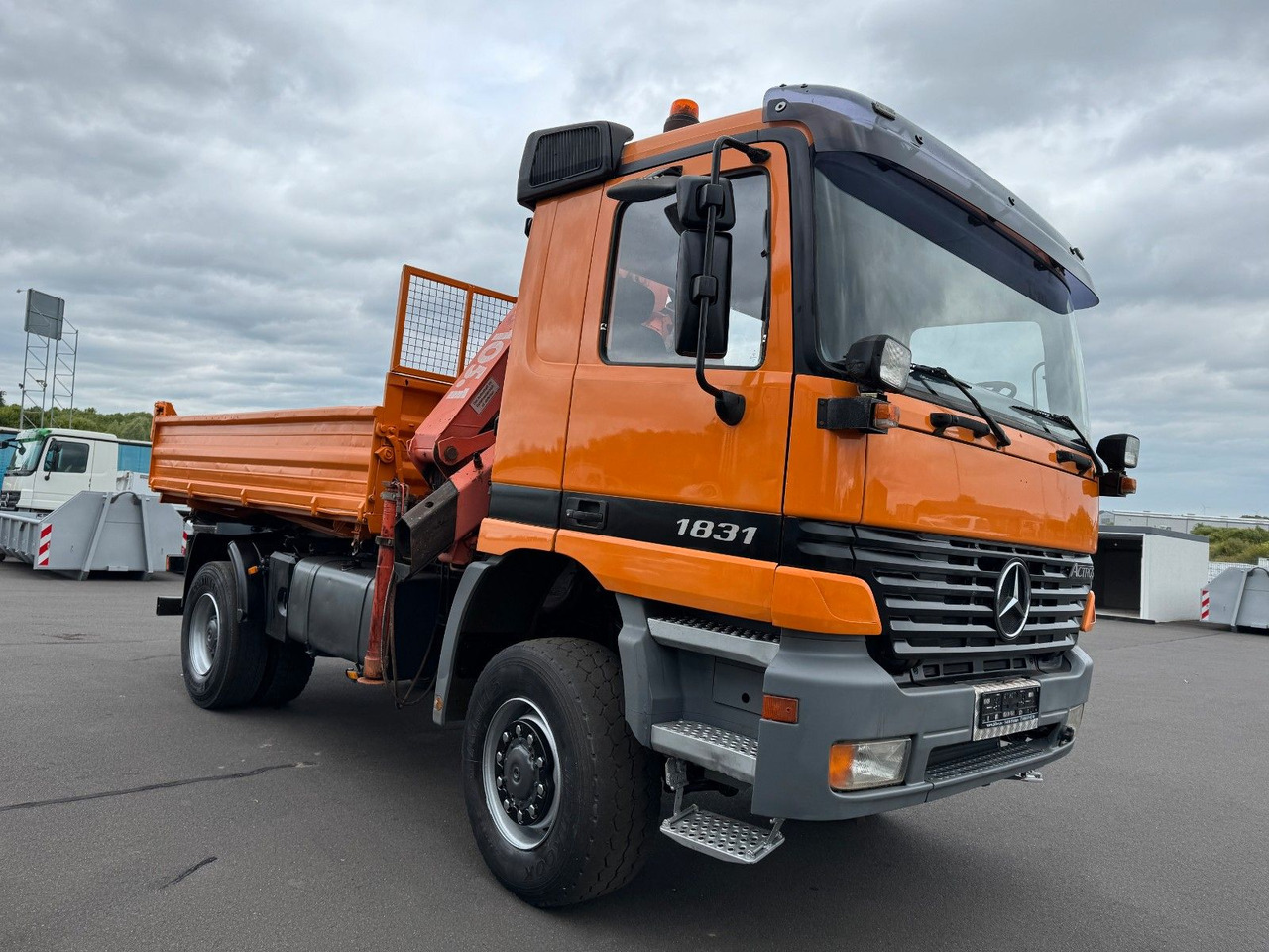 Mercedes-Benz Actros 1831 4x4 Kipper - Kran- Kupplung- Blattfe - Camião basculante, Camião grua: foto 5 Mercedes-Benz Actros 1831 4x4 Kipper - Kran- Kupplung- Blattfe - Camião basculante, Camião grua: foto 5