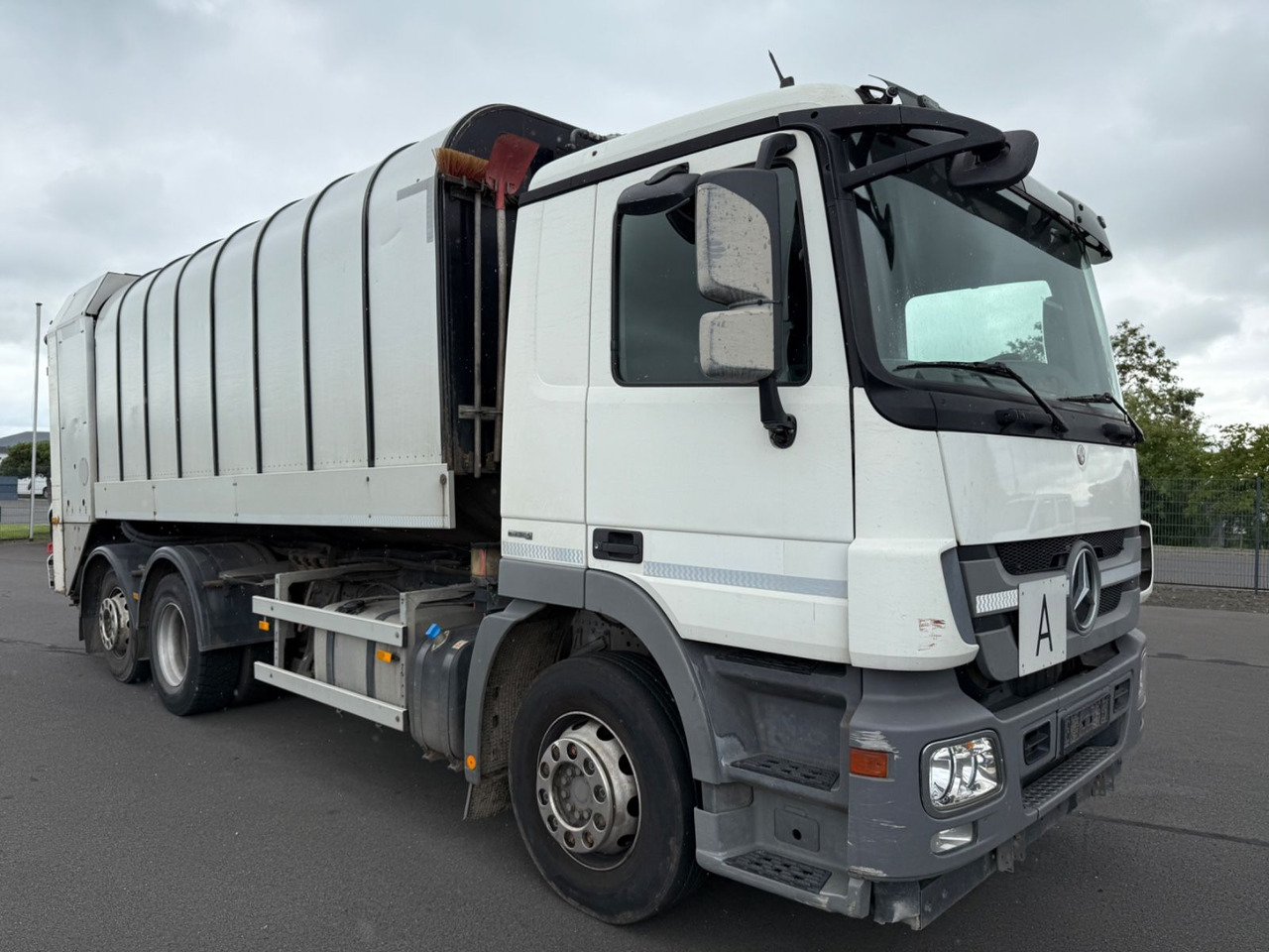 Mercedes-Benz Actros MP3 2532 6x2 Faun Rotorpress 521 - Caminhão de lixo: foto 4 Mercedes-Benz Actros MP3 2532 6x2 Faun Rotorpress 521 - Caminhão de lixo: foto 4