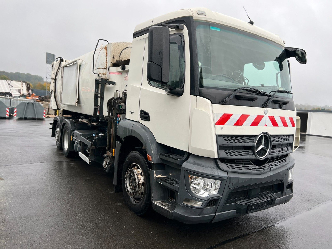 Mercedes-Benz Antos 2533 6x2 Seitenlader Zoeller S LF 22 Mercedes-Benz Antos 2533 6x2 Seitenlader Zoeller S LF 22 - Caminhão de lixo: foto 4 Mercedes-Benz Antos 2533 6x2 Seitenlader Zoeller S LF 22 Mercedes-Benz Antos 2533 6x2 Seitenlader Zoeller S LF 22 - Caminhão de lixo: foto 4