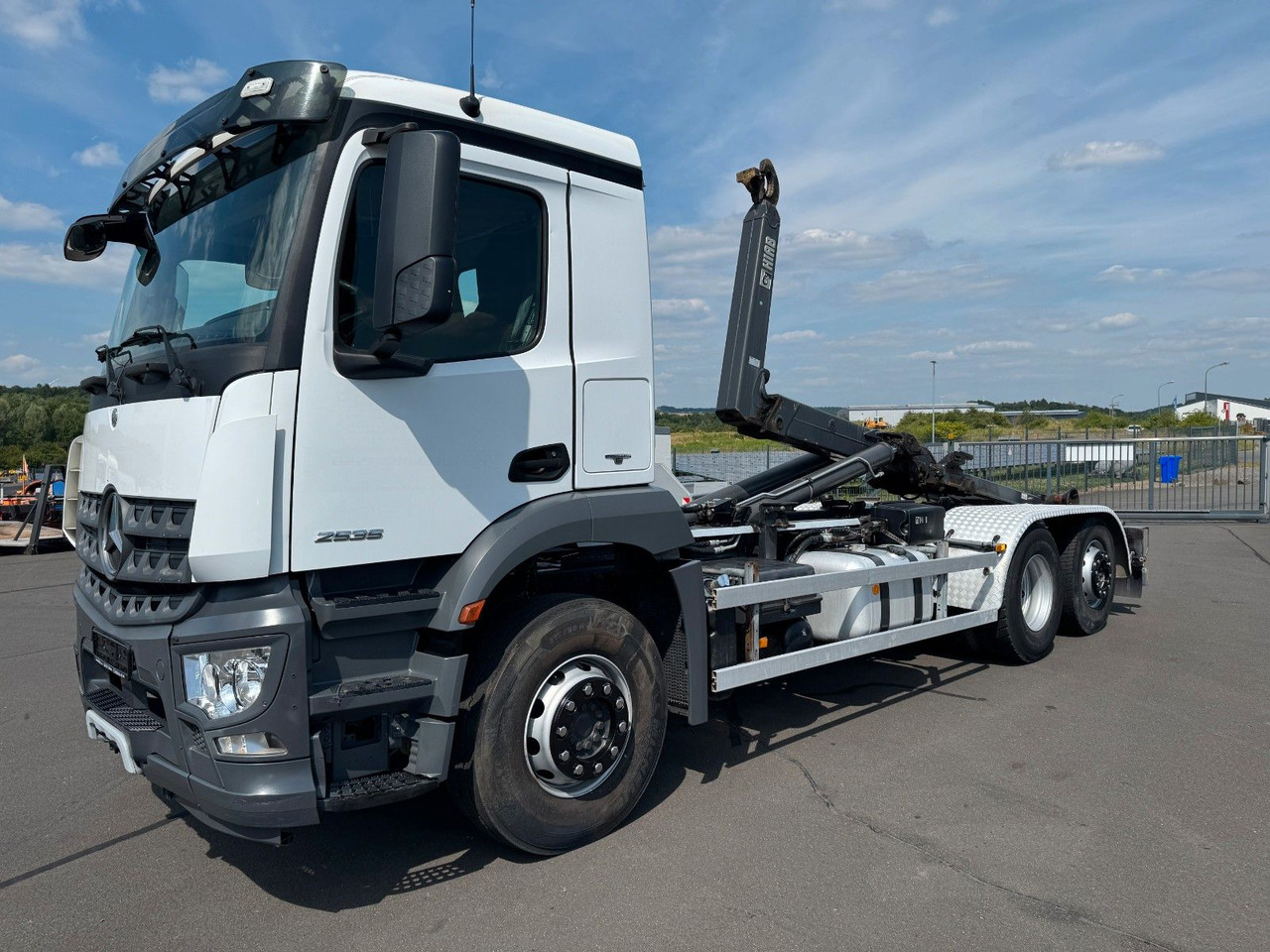 Mercedes-Benz Arocs 2535 6x2 Hiab XR 21S59 + Kranhydraulik - Camião polibenne: foto 4 Mercedes-Benz Arocs 2535 6x2 Hiab XR 21S59 + Kranhydraulik - Camião polibenne: foto 4