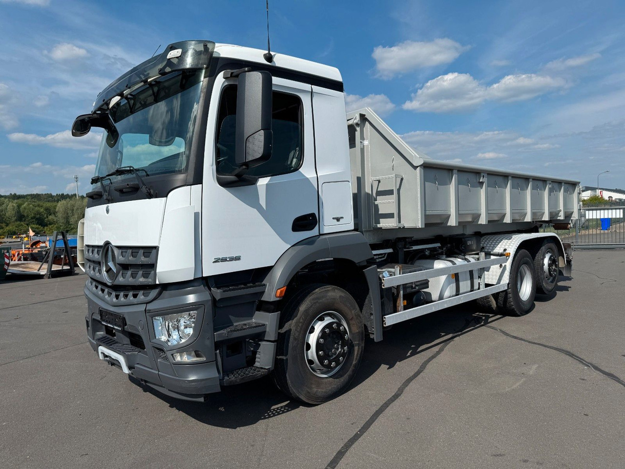 Mercedes-Benz Arocs 2535 6x2 Hiab XR 21S59 + Kranhydraulik - Camião polibenne: foto 1 Mercedes-Benz Arocs 2535 6x2 Hiab XR 21S59 + Kranhydraulik - Camião polibenne: foto 1