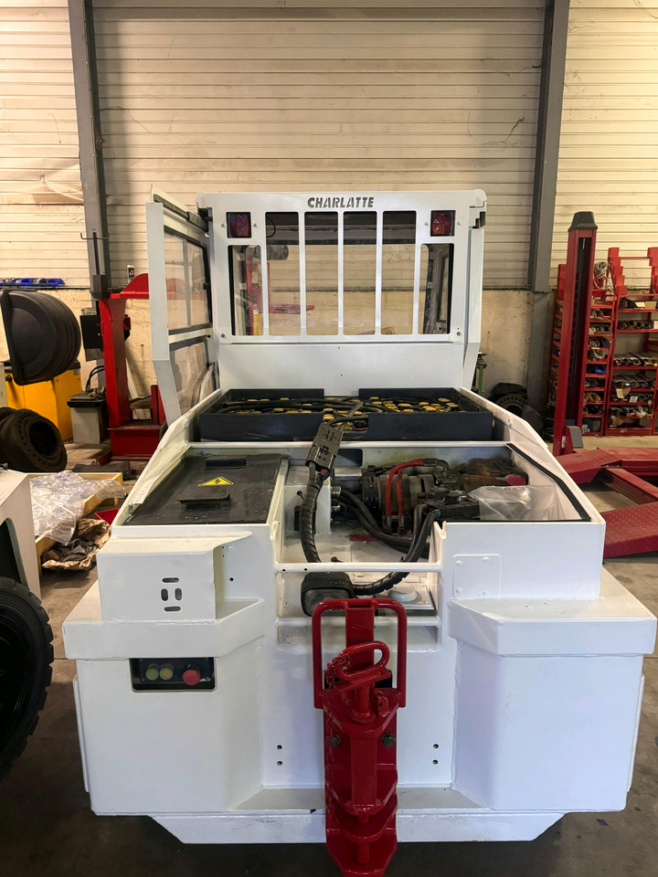 Charlatte 2012 - Trator de bagagem: foto 5 Charlatte 2012 - Trator de bagagem: foto 5