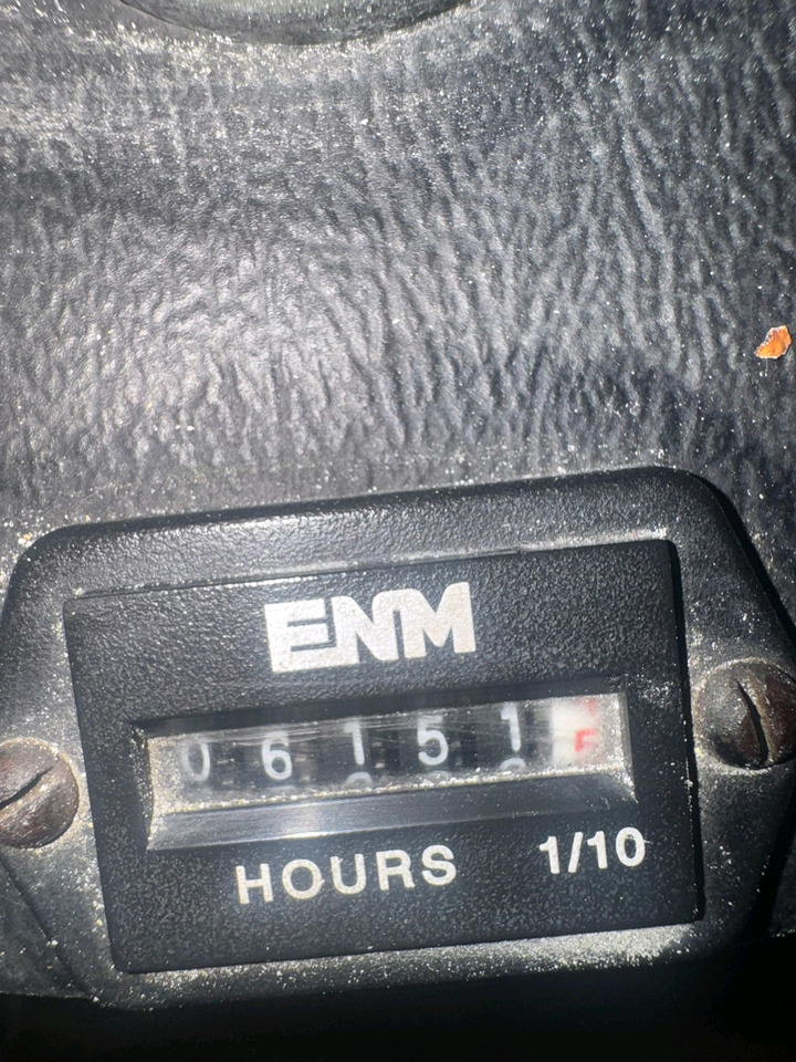 Charlatte 2012 - Trator de bagagem: foto 1 Charlatte 2012 - Trator de bagagem: foto 1