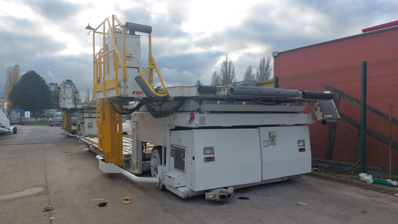 FMC loader Commander 15 Universal Main Deck - Elevador/ Carregador de contentores e paletes: foto 2 FMC loader Commander 15 Universal Main Deck - Elevador/ Carregador de contentores e paletes: foto 2