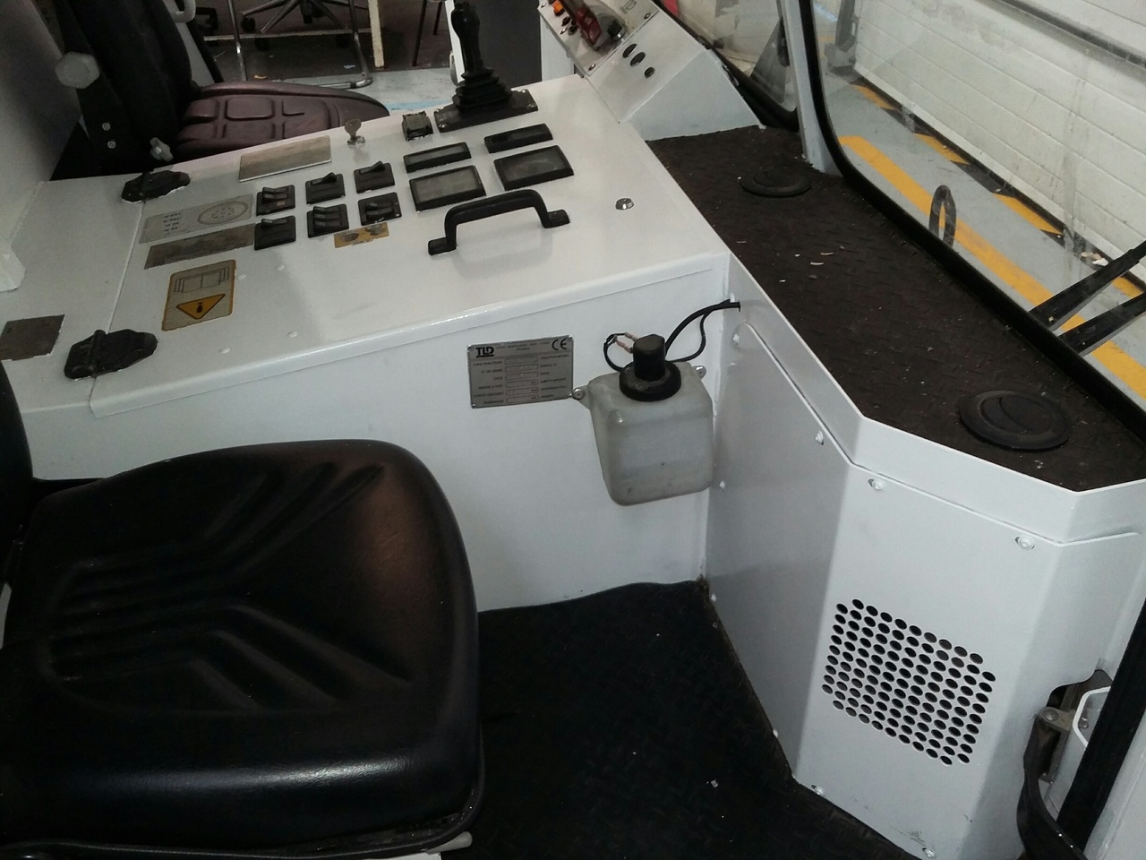 Pushback Tractor TLD TMX400-30 - Trator de push-back: foto 5 Pushback Tractor TLD TMX400-30 - Trator de push-back: foto 5