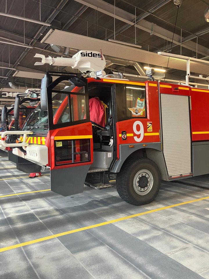 SIDES VIM90 P25 - Carro de bombeiro: foto 1 SIDES VIM90 P25 - Carro de bombeiro: foto 1
