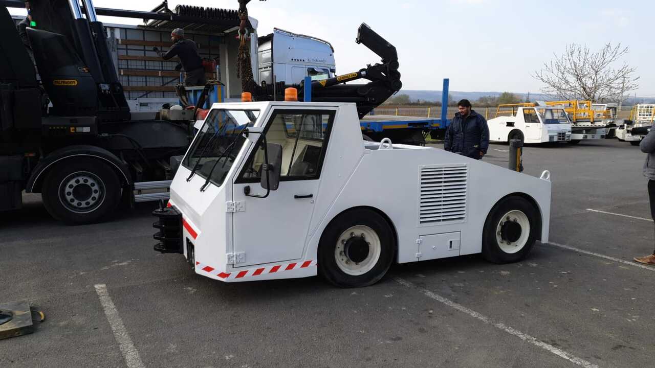 SOVAM K100 - Trator de push-back: foto 2 SOVAM K100 - Trator de push-back: foto 2