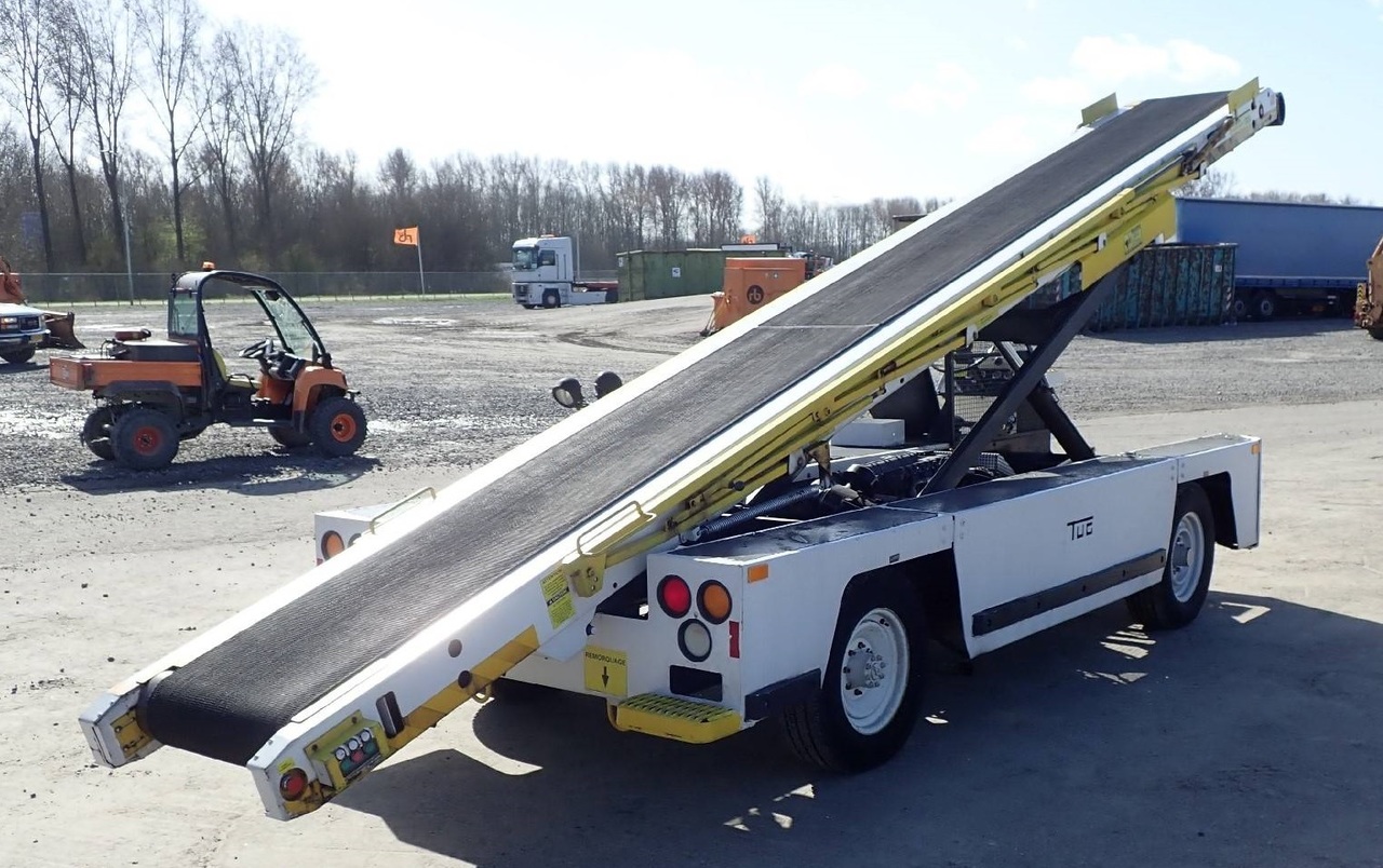 STEWART STEVENSON TUG Beltloader TUG 660-144 - Veículo com correia transportadora: foto 4 STEWART STEVENSON TUG Beltloader TUG 660-144 - Veículo com correia transportadora: foto 4