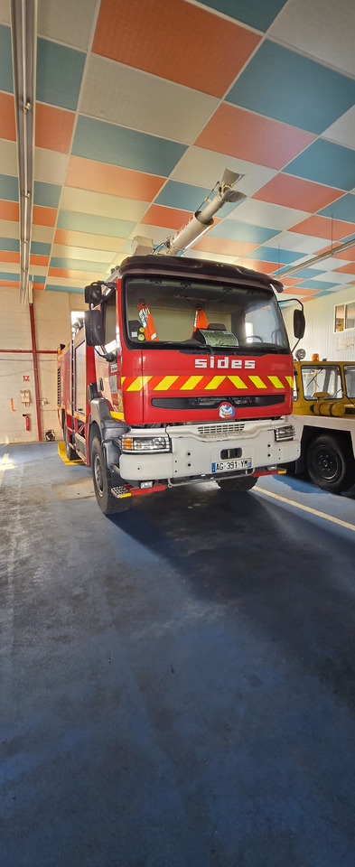 Sides - Carro de bombeiro: foto 1 Sides - Carro de bombeiro: foto 1