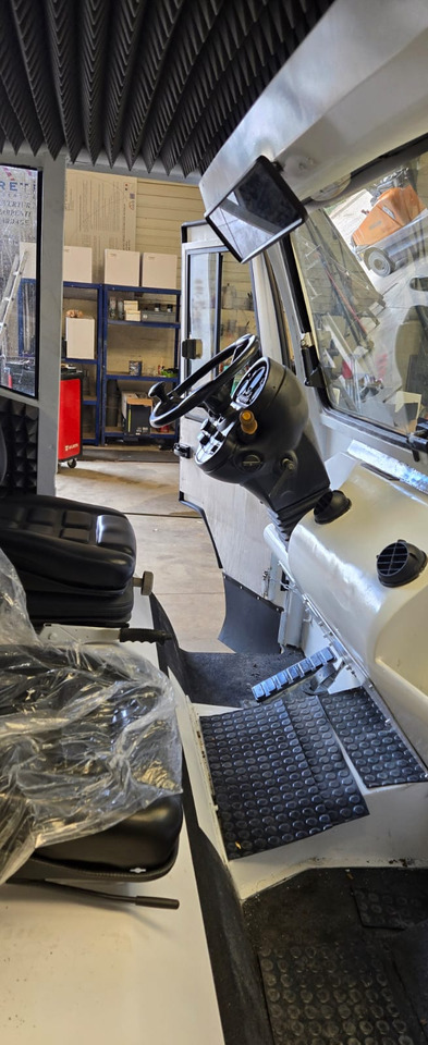 TEMG TRACTOR/DIESEL TG5006 - Trator de bagagem: foto 4 TEMG TRACTOR/DIESEL TG5006 - Trator de bagagem: foto 4