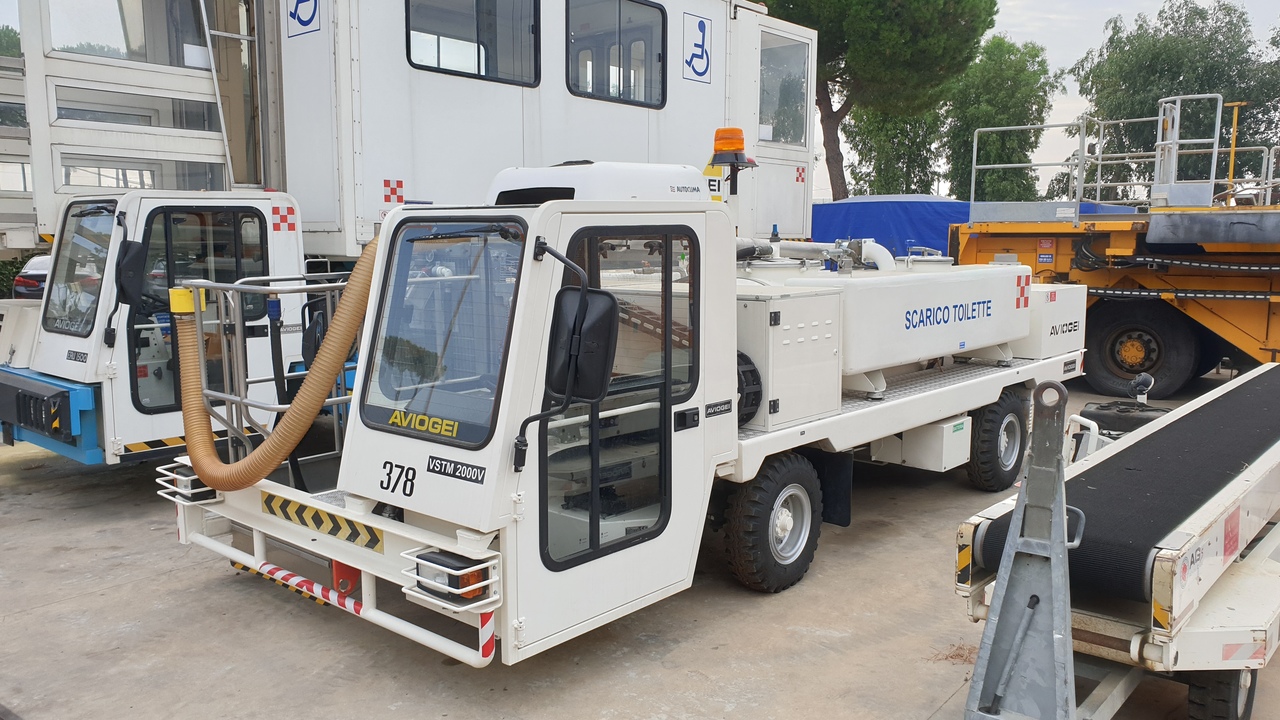 Toilet Truck Aviogei VSTM - Camiões de serviço de lavabos: foto 2 Toilet Truck Aviogei VSTM - Camiões de serviço de lavabos: foto 2