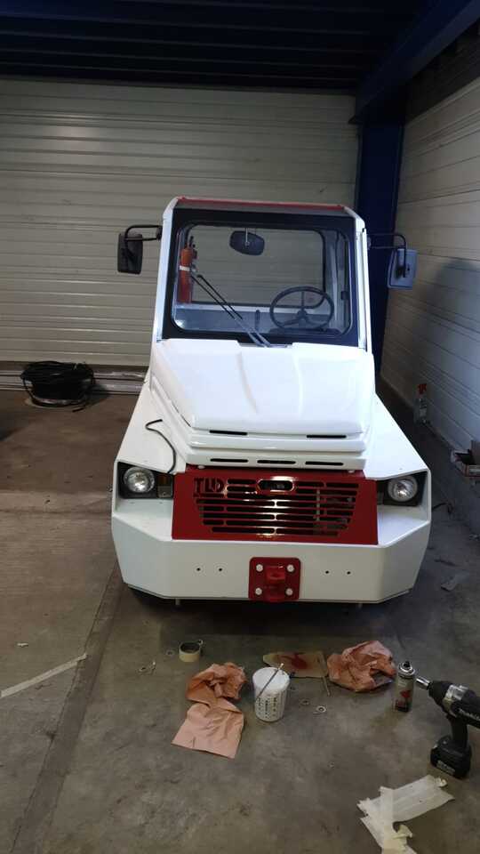 Tractors TLD TMX20 - Trator de bagagem: foto 1 Tractors TLD TMX20 - Trator de bagagem: foto 1