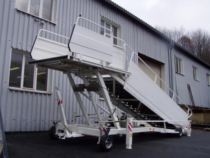ZODIAC Passenger Stairs 2438 - Escada de passageiros: foto 1 ZODIAC Passenger Stairs 2438 - Escada de passageiros: foto 1