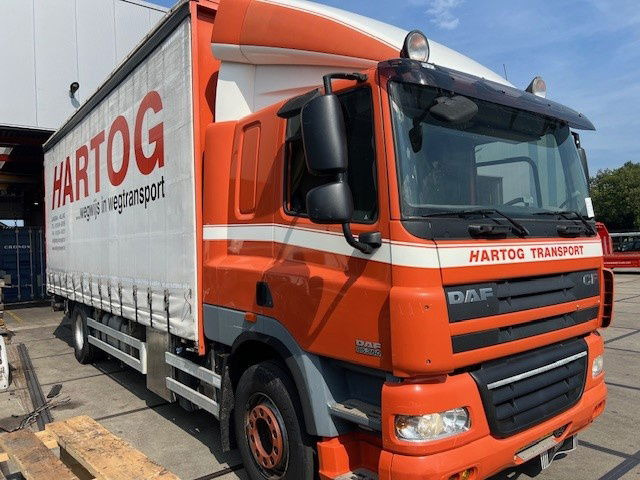 DAF CF 85.360 FA85.360 CF - Camião de lona: foto 2 DAF CF 85.360 FA85.360 CF - Camião de lona: foto 2