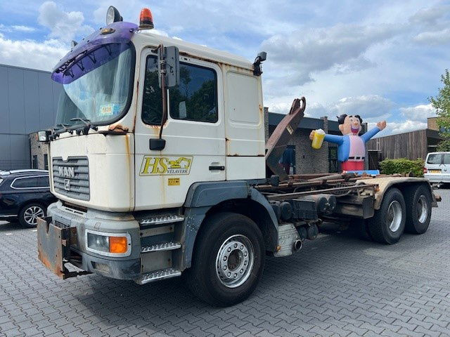 MAN 26.464 6X4 - Camião transportador de contêineres/ Caixa móvel: foto 1 MAN 26.464 6X4 - Camião transportador de contêineres/ Caixa móvel: foto 1