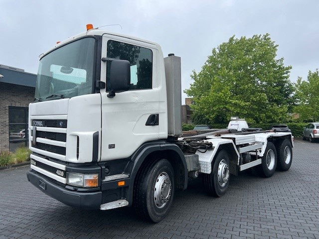 Scania R124-420 .420 8x4 - Camião transportador de contêineres/ Caixa móvel: foto 2 Scania R124-420 .420 8x4 - Camião transportador de contêineres/ Caixa móvel: foto 2