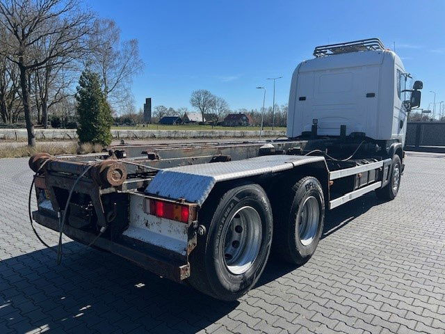 Scania R144-460 V8 .460 6x2 - Camião transportador de contêineres/ Caixa móvel: foto 3 Scania R144-460 V8 .460 6x2 - Camião transportador de contêineres/ Caixa móvel: foto 3