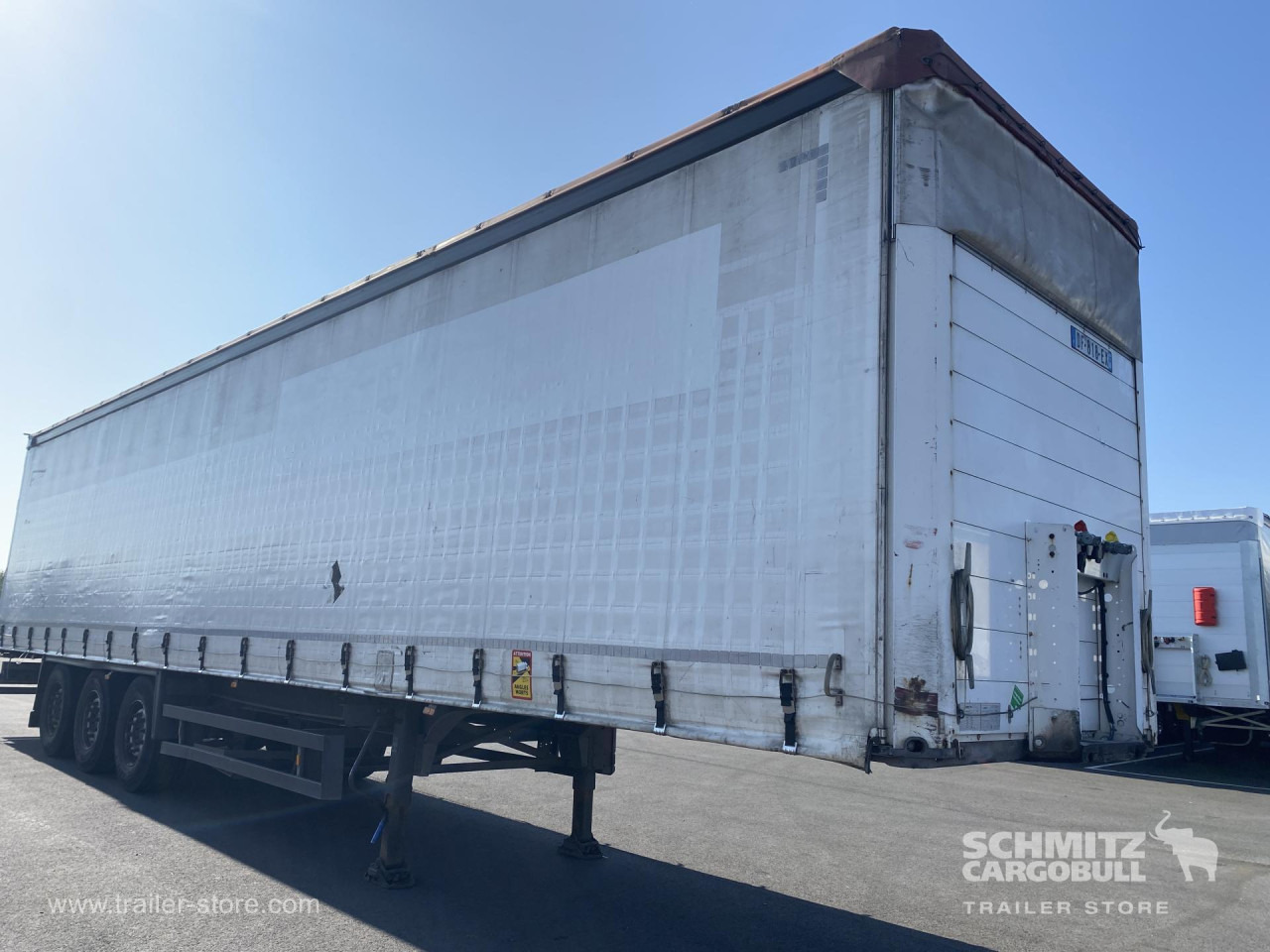 SCHMITZ Curtainsider Standard - Semi-reboque de lona: foto 1 SCHMITZ Curtainsider Standard - Semi-reboque de lona: foto 1