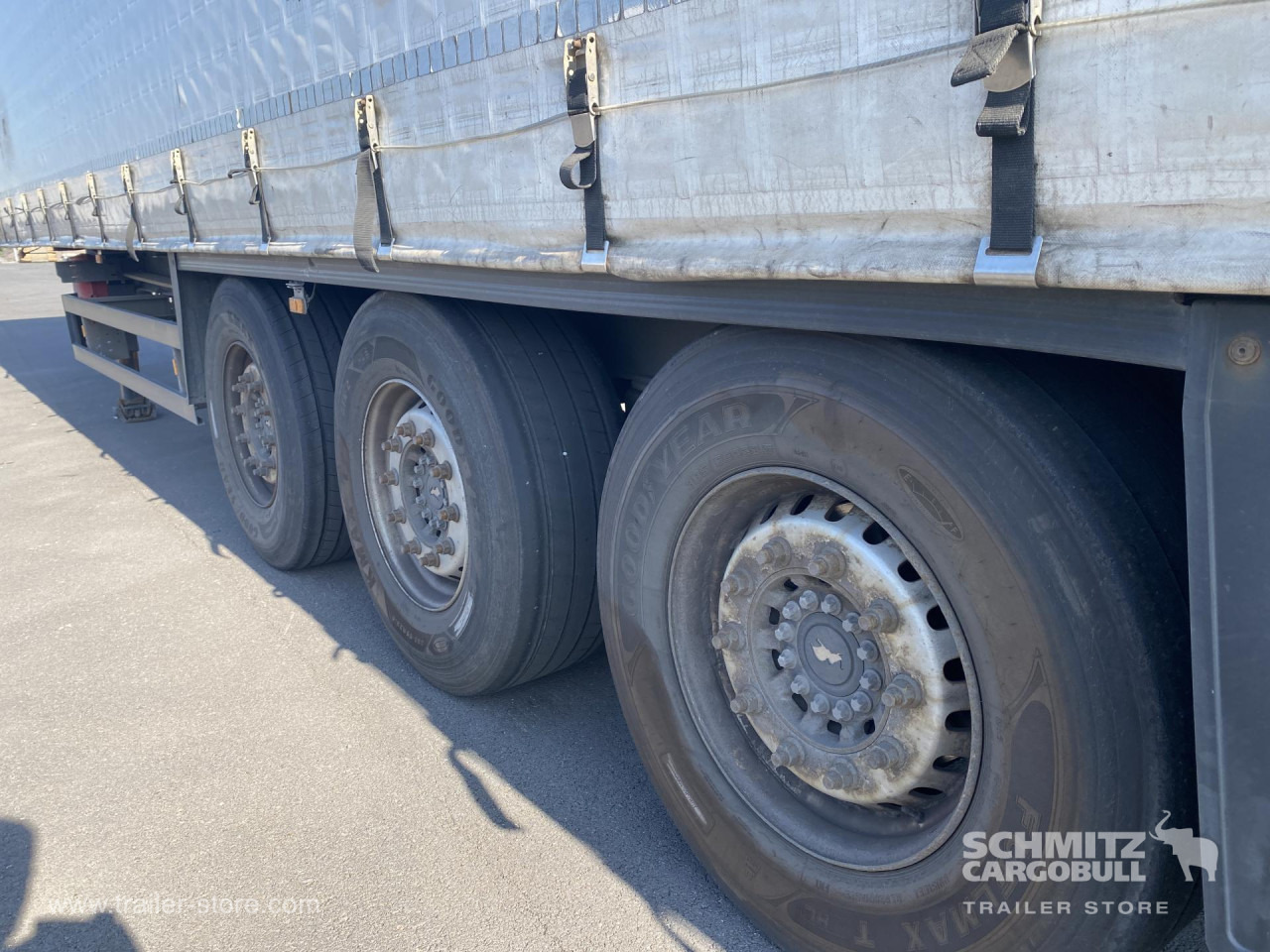 SCHMITZ Curtainsider Standard - Semi-reboque de lona: foto 4 SCHMITZ Curtainsider Standard - Semi-reboque de lona: foto 4