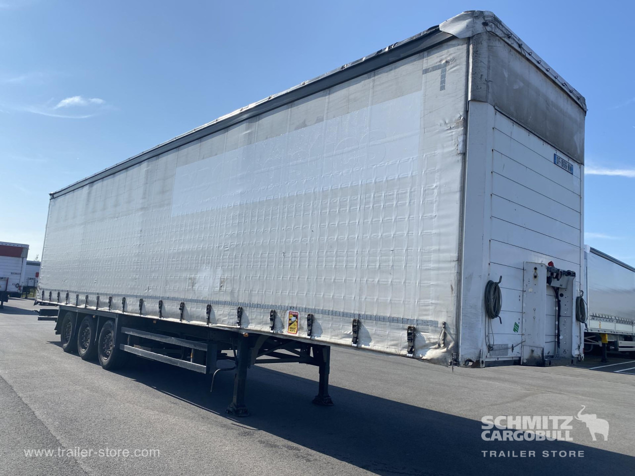 SCHMITZ Curtainsider Standard - Semi-reboque de lona: foto 1 SCHMITZ Curtainsider Standard - Semi-reboque de lona: foto 1