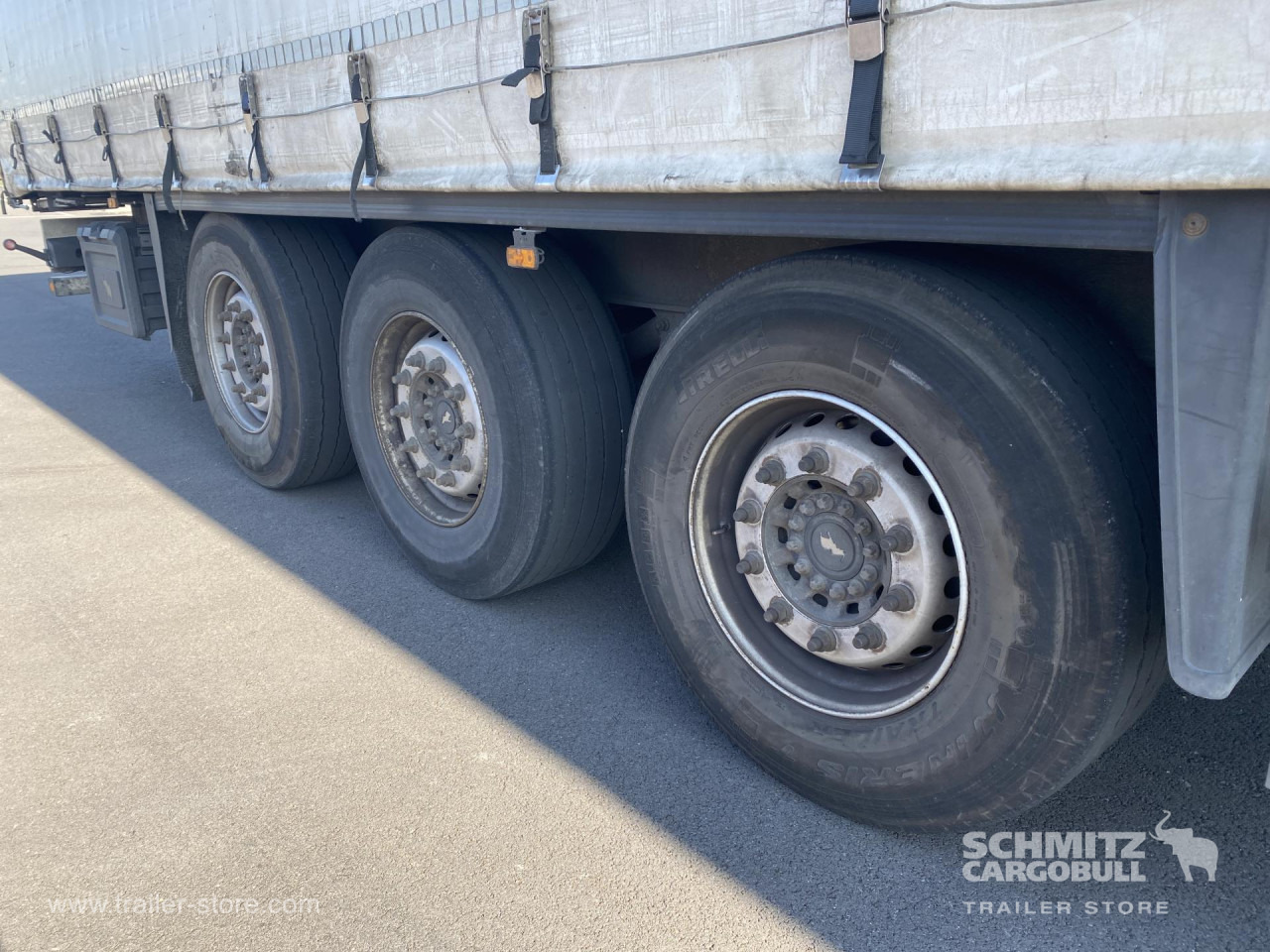SCHMITZ Curtainsider Standard - Semi-reboque de lona: foto 3 SCHMITZ Curtainsider Standard - Semi-reboque de lona: foto 3