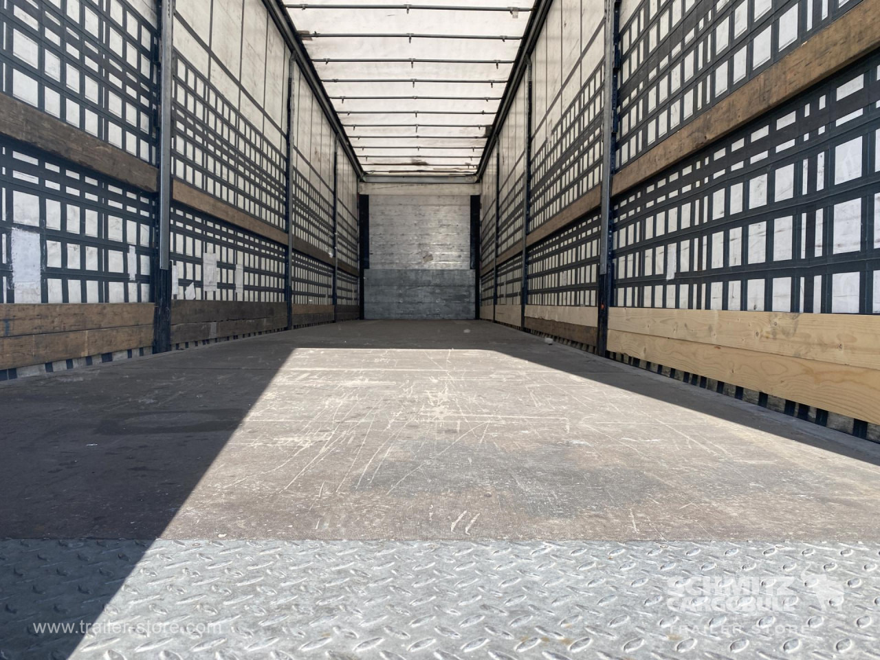 SCHMITZ Curtainsider Standard - Semi-reboque de lona: foto 5 SCHMITZ Curtainsider Standard - Semi-reboque de lona: foto 5