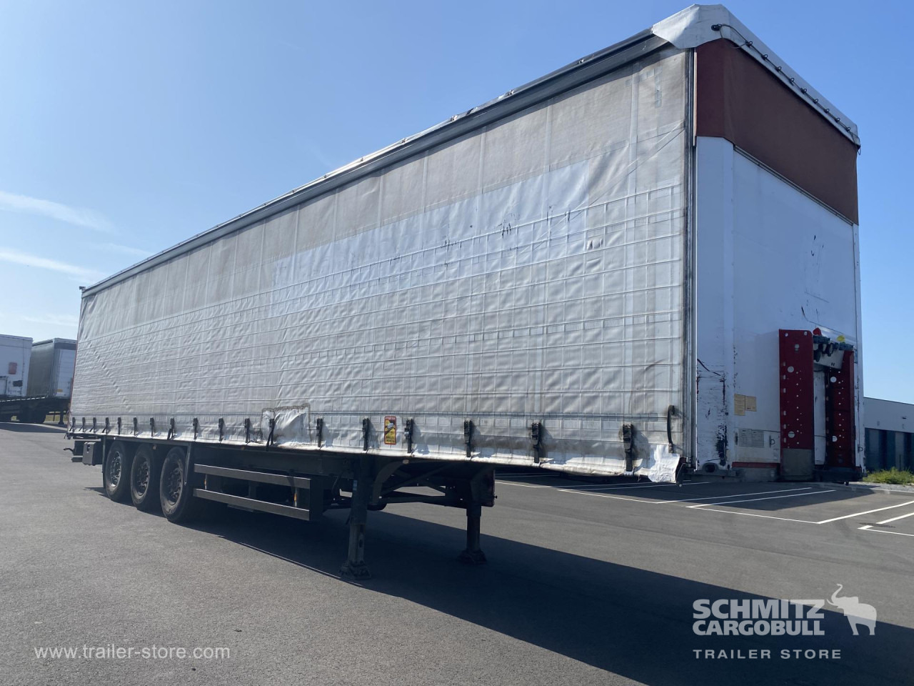 SCHMITZ Curtainsider Standard - Semi-reboque de lona: foto 1 SCHMITZ Curtainsider Standard - Semi-reboque de lona: foto 1