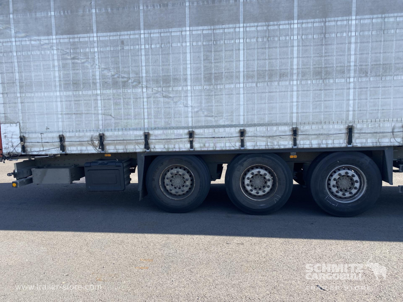SCHMITZ Curtainsider Standard - Semi-reboque de lona: foto 3 SCHMITZ Curtainsider Standard - Semi-reboque de lona: foto 3
