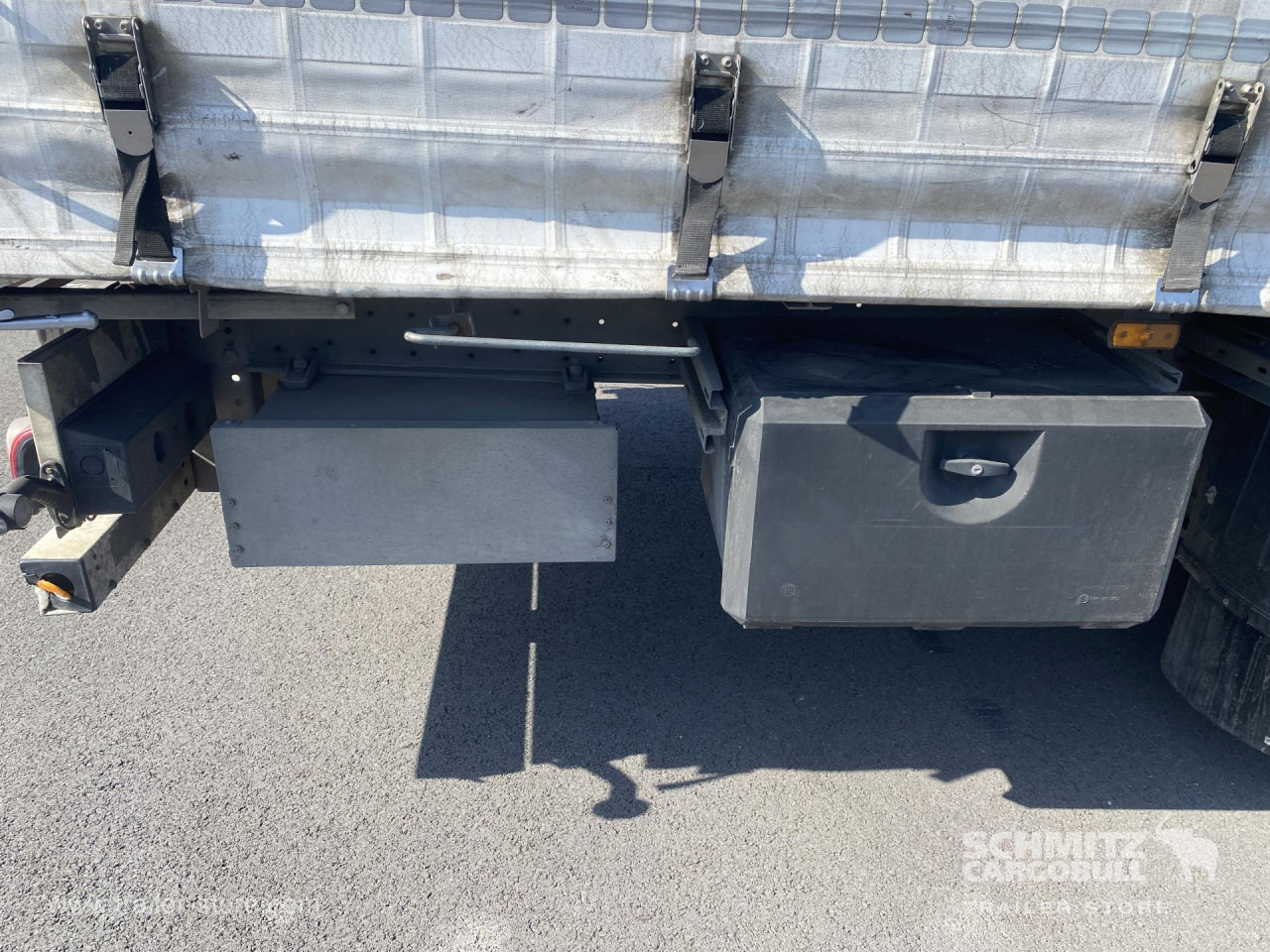 SCHMITZ Curtainsider Standard - Semi-reboque de lona: foto 3 SCHMITZ Curtainsider Standard - Semi-reboque de lona: foto 3
