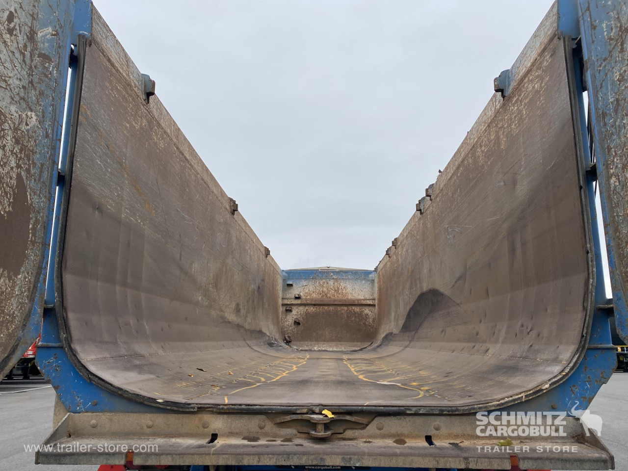 SCHMITZ Tipper Steel half pipe body 46m³ - Semi-reboque basculante: foto 5 SCHMITZ Tipper Steel half pipe body 46m³ - Semi-reboque basculante: foto 5