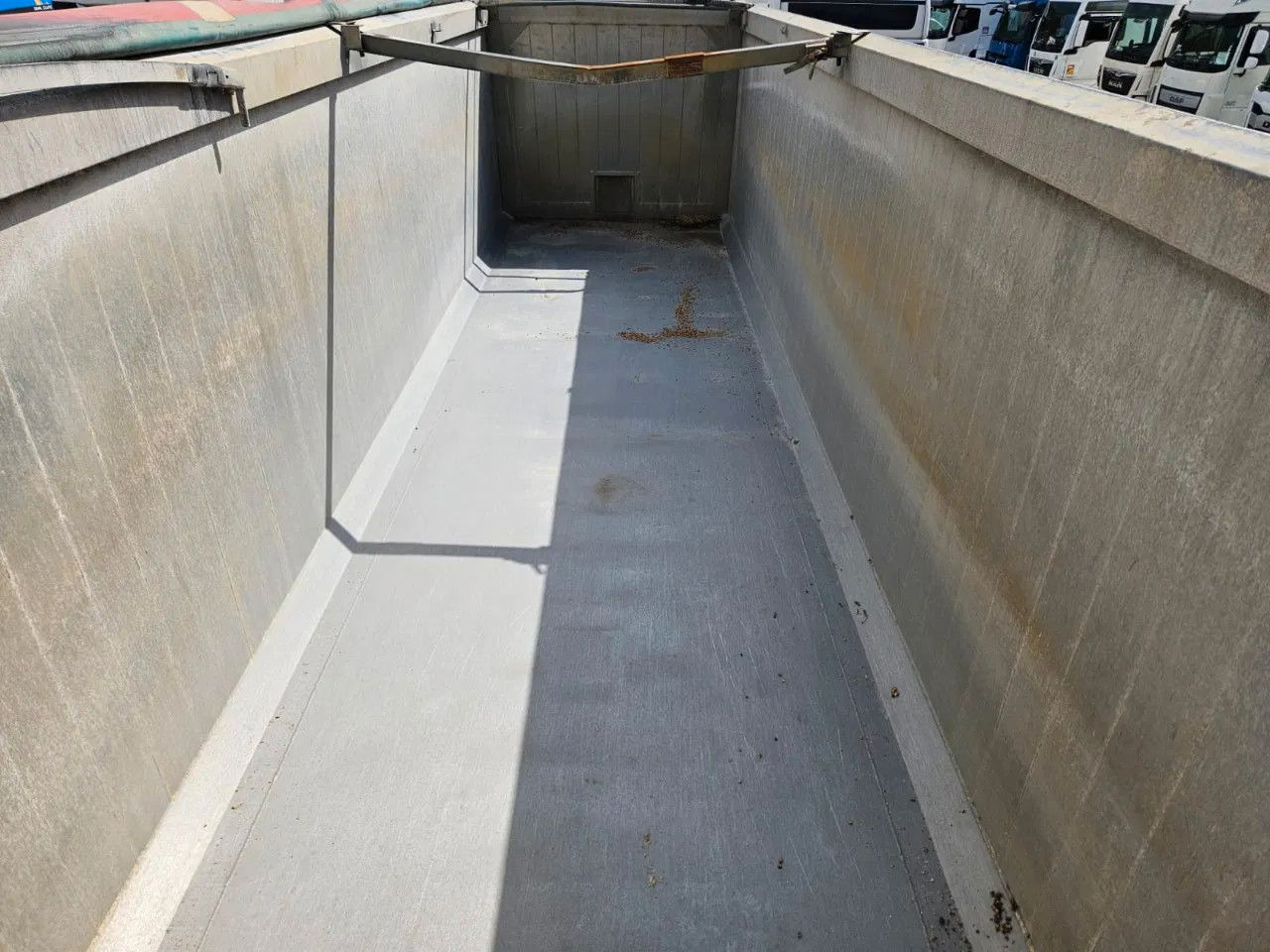 Semi-reboque basculante Bodex KIS3B 40m3: foto 7 Semi-reboque basculante Bodex KIS3B 40m3: foto 7