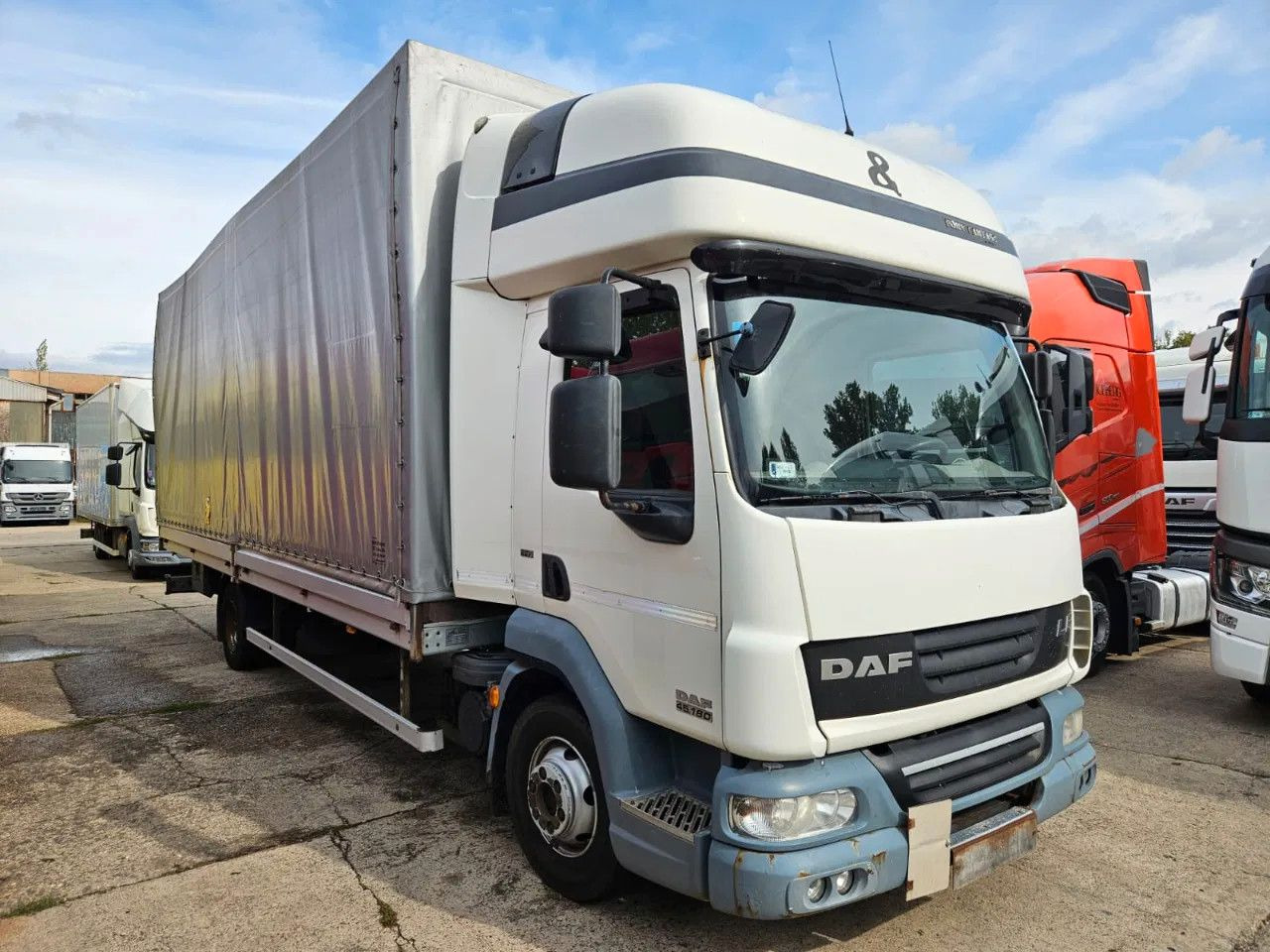 DAF LF 45.180 EEV - More units in stock! - Carrinha de lona: foto 3 DAF LF 45.180 EEV - More units in stock! - Carrinha de lona: foto 3