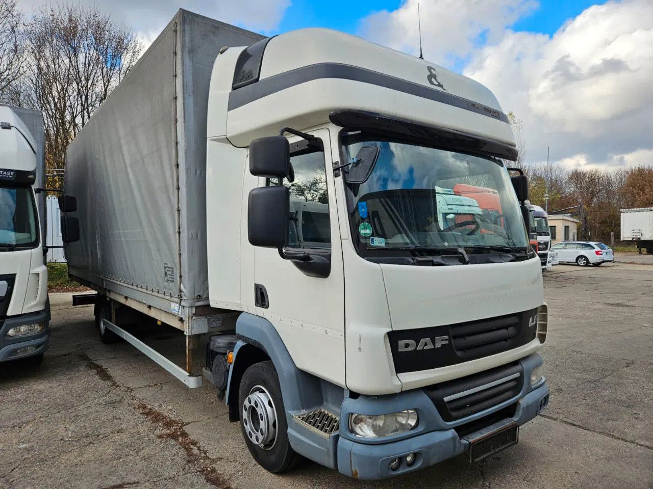 DAF LF 45.210 12t Euro5 EEV - Camião de lona: foto 2 DAF LF 45.210 12t Euro5 EEV - Camião de lona: foto 2