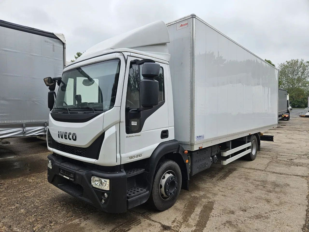 Iveco EuroCargo 120 - 210 BOX 12t Only 7554 km - Camião furgão: foto 1 Iveco EuroCargo 120 - 210 BOX 12t Only 7554 km - Camião furgão: foto 1