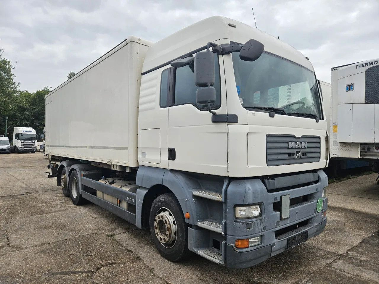 MAN TGA 26.400 BDF Tail Lift Euro5, New Smart2 Tacho - Camião transportador de contêineres/ Caixa móvel: foto 2 MAN TGA 26.400 BDF Tail Lift Euro5, New Smart2 Tacho - Camião transportador de contêineres/ Caixa móvel: foto 2