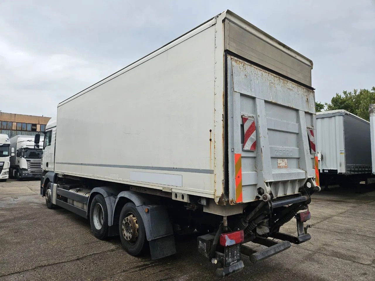 MAN TGA 26.400 BDF Tail Lift Euro5, New Smart2 Tacho - Camião transportador de contêineres/ Caixa móvel: foto 4 MAN TGA 26.400 BDF Tail Lift Euro5, New Smart2 Tacho - Camião transportador de contêineres/ Caixa móvel: foto 4