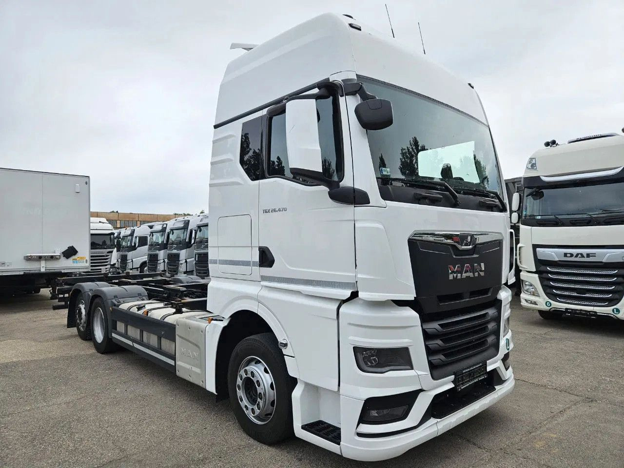 MAN TGX 26.470 XXL BDF 6x2 2 units, NAVI, Lift Axle - Camião transportador de contêineres/ Caixa móvel: foto 2 MAN TGX 26.470 XXL BDF 6x2 2 units, NAVI, Lift Axle - Camião transportador de contêineres/ Caixa móvel: foto 2