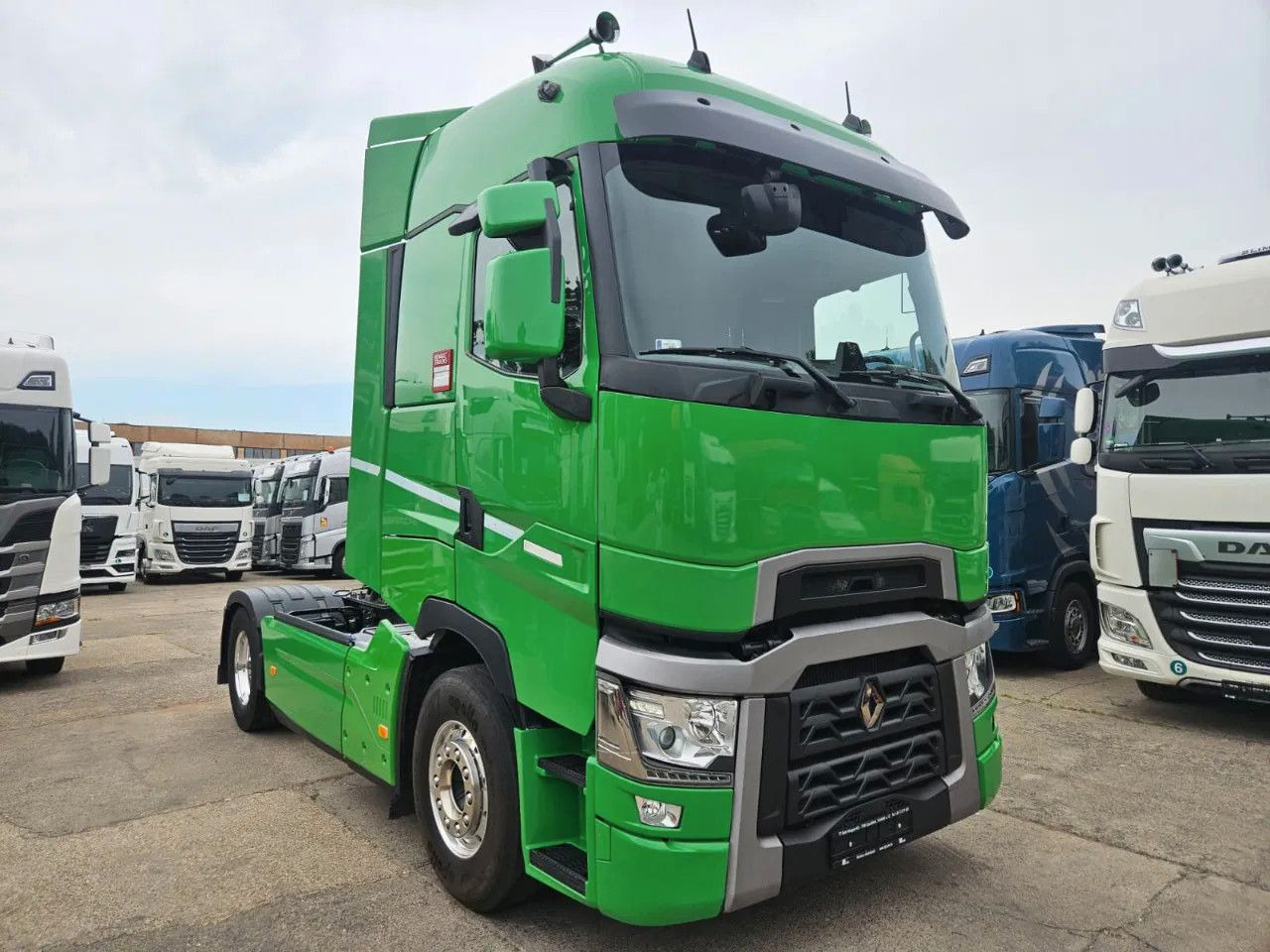 Renault T520 HSC, Navi, Standklima, Horns, Full Spoiler, - Tractor: foto 2 Renault T520 HSC, Navi, Standklima, Horns, Full Spoiler, - Tractor: foto 2