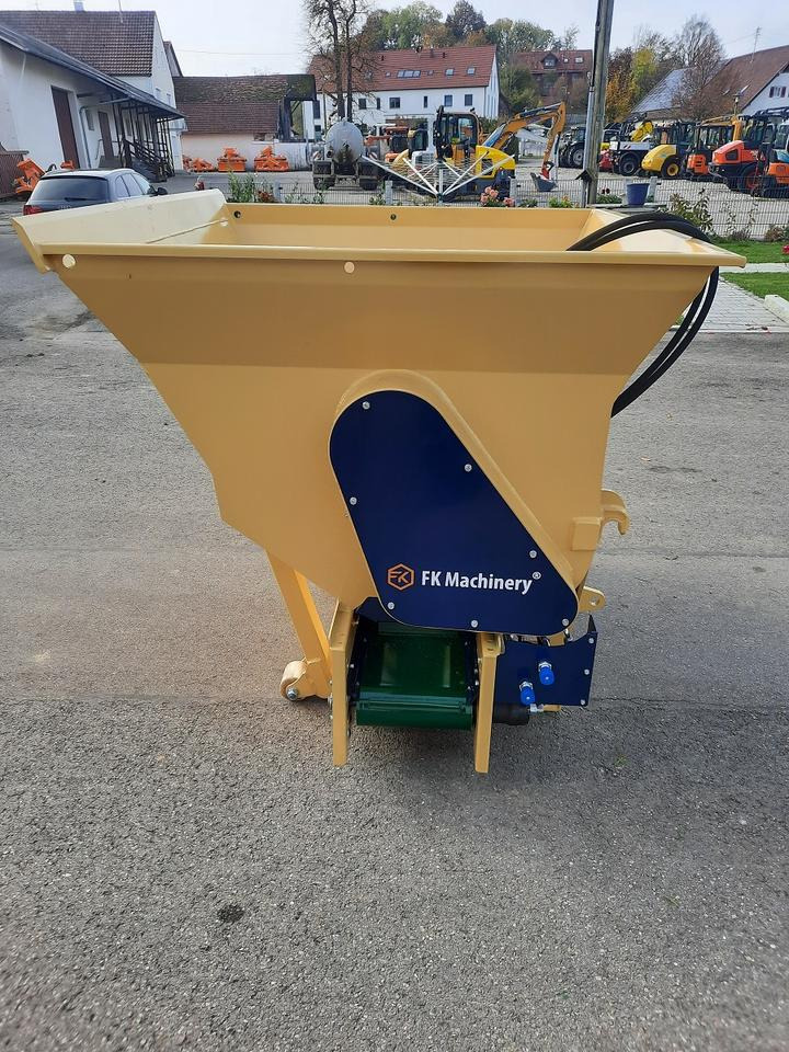 Liegeboxen Einstreugerät Futterverteilgerät Hoflader Radlader Cat - Equipamento de gado: foto 1 Liegeboxen Einstreugerät Futterverteilgerät Hoflader Radlader Cat - Equipamento de gado: foto 1