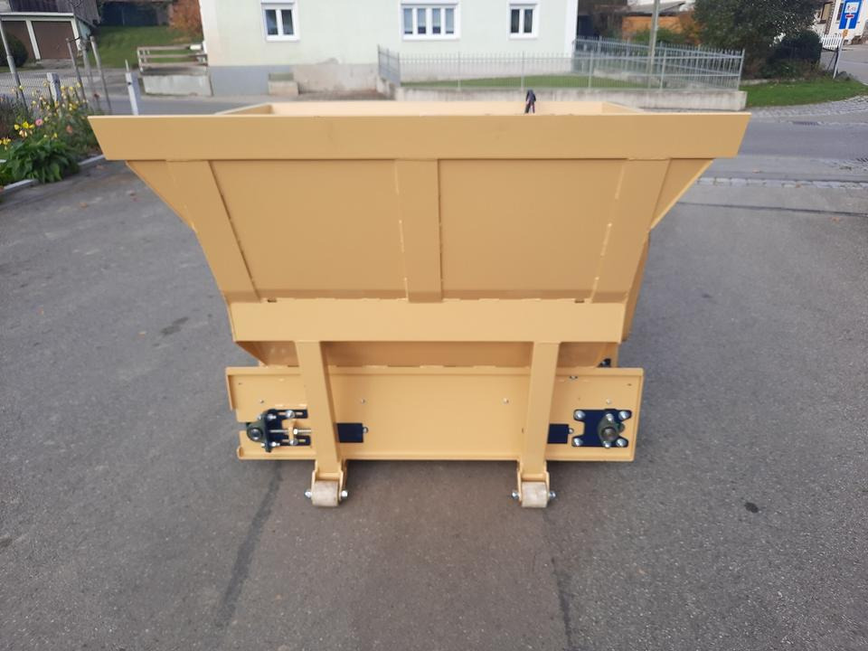 Liegeboxen Einstreugerät Futterverteilgerät Hoflader Radlader Cat - Equipamento de gado: foto 4 Liegeboxen Einstreugerät Futterverteilgerät Hoflader Radlader Cat - Equipamento de gado: foto 4