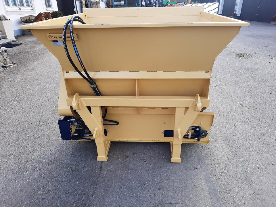 Liegeboxen Einstreugerät Futterverteilgerät Hoflader Radlader Cat - Equipamento de gado: foto 2 Liegeboxen Einstreugerät Futterverteilgerät Hoflader Radlader Cat - Equipamento de gado: foto 2