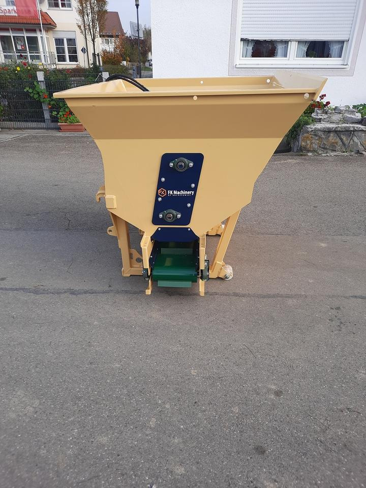 Liegeboxen Einstreugerät Futterverteilgerät Hoflader Radlader Cat - Equipamento de gado: foto 3 Liegeboxen Einstreugerät Futterverteilgerät Hoflader Radlader Cat - Equipamento de gado: foto 3