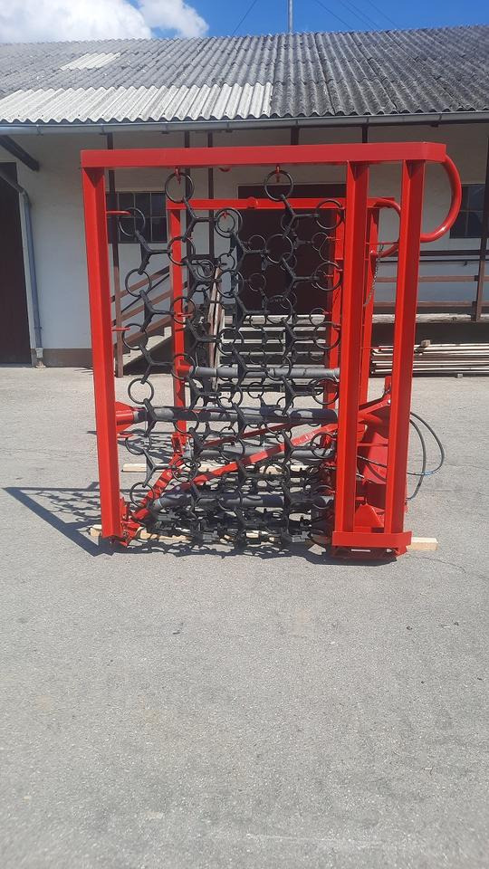 Wiesenegge 6 - 8m Wiesenstriegel Wiesenschleppe Traktor John deer - Grade para prados: foto 5 Wiesenegge 6 - 8m Wiesenstriegel Wiesenschleppe Traktor John deer - Grade para prados: foto 5